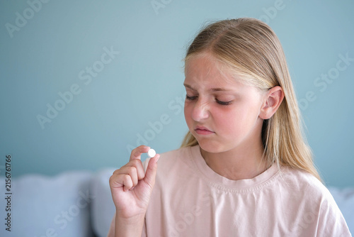 Fotografía The child does not want to take medication
