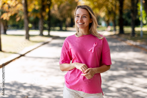 Cuadro en lienzo Woman wearing pink ribbon supporting breast cancer awareness