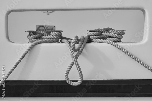 Knots of a yacht, moored at the pier