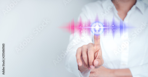 Bild auf Leinwand Business user interacting with AI voice assistant interface featuring speech recognition, natural language processing, large language model, voice commands, conversational AI, digital communication