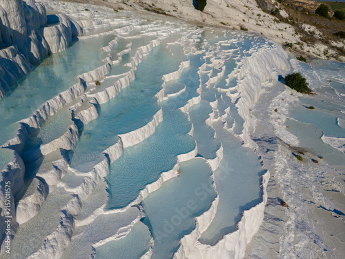 Bild auf Leinwand Natural terraces of Pamukkale reveal stunning turquoise waters in Turkey