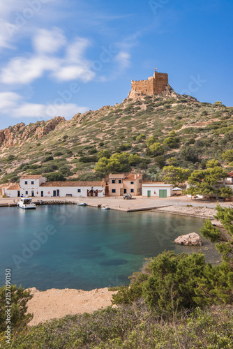 Hafen von Castell de Cabrera vor der spanischen Mittelmeerinsel Mallorca