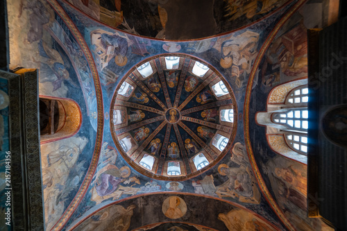 Konstfotografi Gilded dome radiates light through circular windows