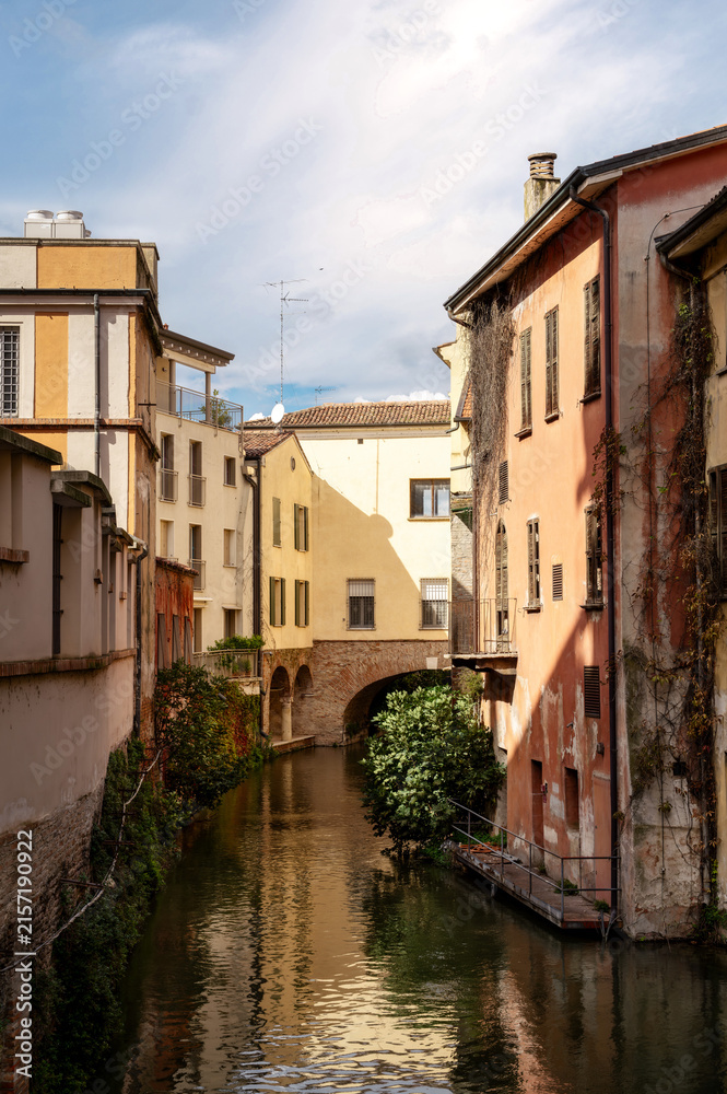 Obraz premium Scenic canal view in Treviso, Italy, captured in 2024