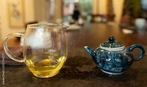 Naklejka 台湾茶が注がれた茶海と茶壷
