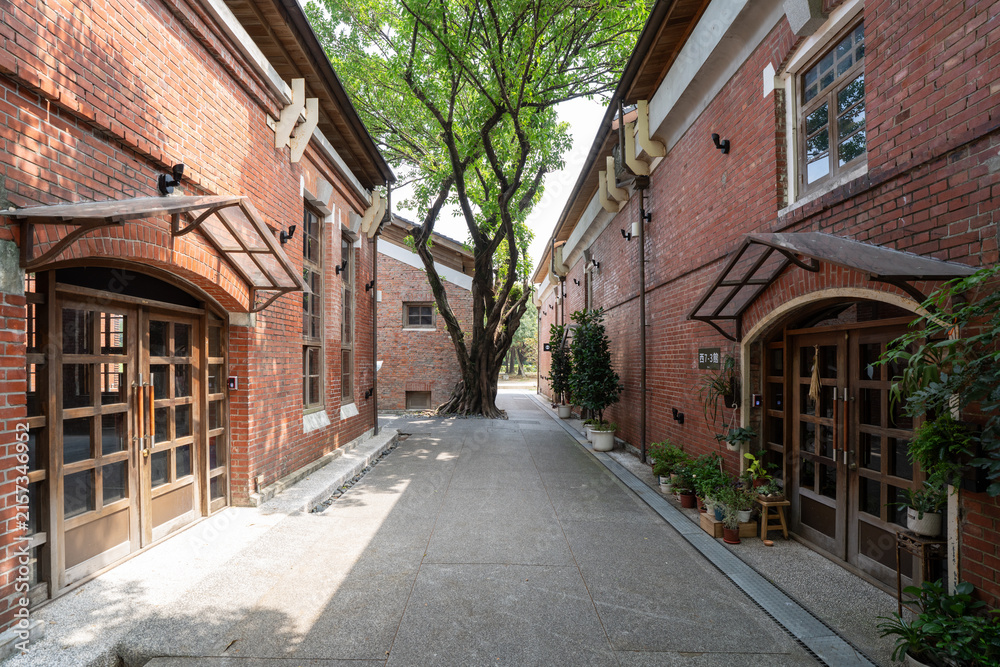Fototapeta premium 華山1914文化創意産業園区の赤レンガ造りの建物 Huashan 1914 Creative Park