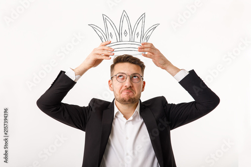 Obraz na plátně Man Holding a Crown Above His Head Pride, Arrogance and Inflated Ego