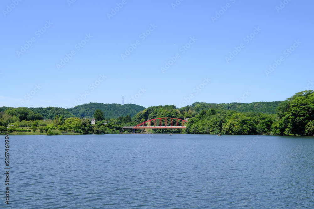 Fototapeta premium 亀山湖豊田大橋の風景