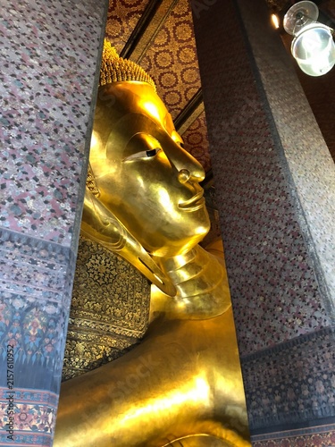 Photography Wat Pho in Bangkok . The Temple of the Reclining Buddha
