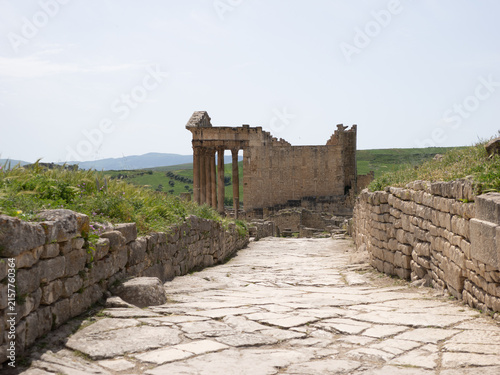 Capitolio de la ciudad romana de Dougga, en Túnez, África