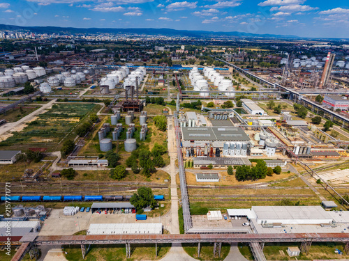 Fotografie Large industrial area showing storage tanks, factories, and railways in daytime