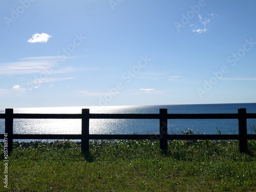 夏の穏やかな海、日本海の景色