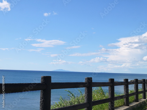 夏の穏やかな海、日本海の景色