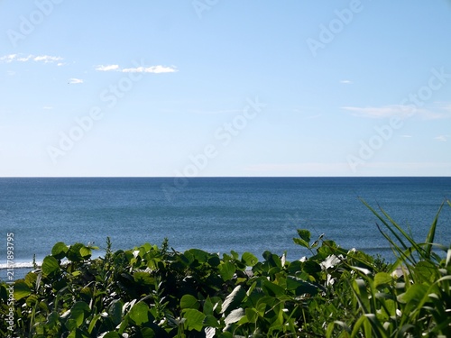夏の穏やかな海、日本海の景色