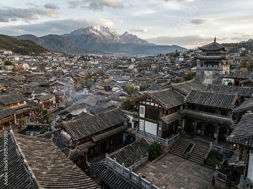 View the panorama of Old Town Lijiang from the best spot—Mu Family Mansion
