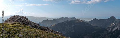 Fotografía Malbun, Liechtenstein: Panorama um ein Gipfelkreuz