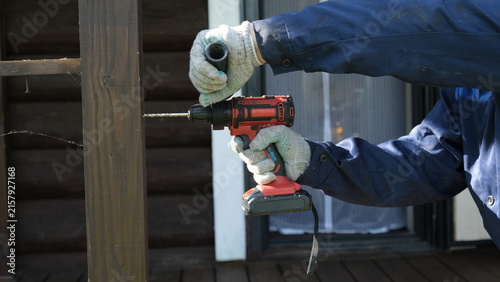 Foto Builder worker using cordless hammer drill