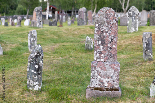 Foto Weathered Old Gravestones Covered With Lichen in a Rural Norwegian Cemetery