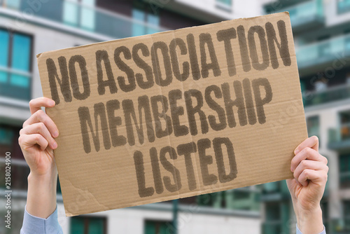 Quadro su tela "No Association Membership Listed" Absence of industry affiliations raises red flags