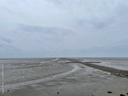 Fotografía An der Nordseeküste in Büsum ist an diesem Vormittag Ebbe