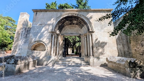 LES ALYSCAMPS - ARLES (Bouches-du-Rhône)