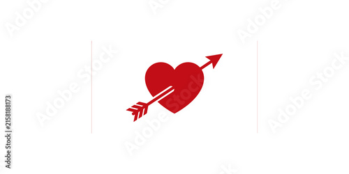 Foto Heart icon with arrow piercing through red shape for romantic love cards