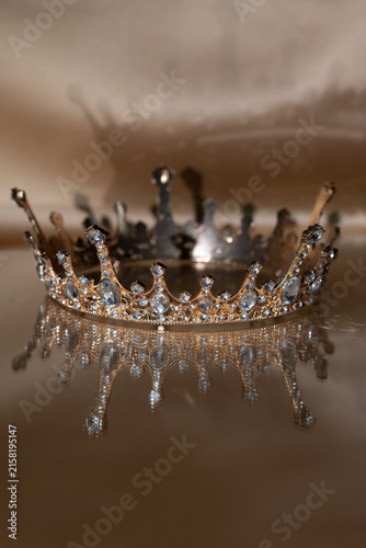 Obraz na płótnie Golden Royal Crown with Crystal Details and Reflection on Brown Background