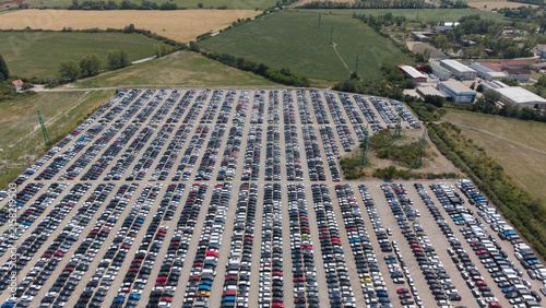 Cuadro en lienzo Large parking lot filled with many cars in a rural area