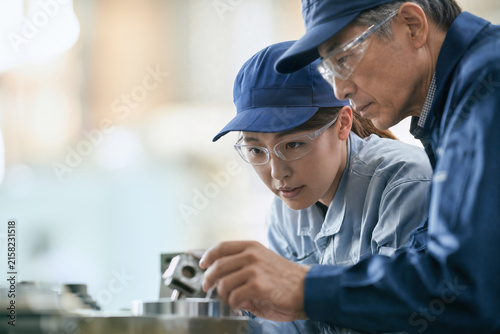熟練の技とノウハウを若い世代へ受け継ぐ製造現場