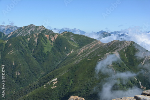 常念岳山頂から見たパノラマ銀座の稜線