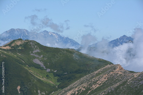 常念岳山頂から見た立山と剱岳