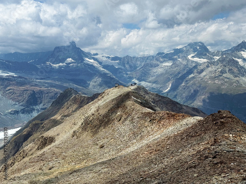 Picturesque mountain peaks above the Alpine valley of Mattertal and the tourist resort of Zermatt in Switzerland - Malerische Berggipfel über dem Alpental Mattertal und dem Ferienort Zermatt, Schweiz