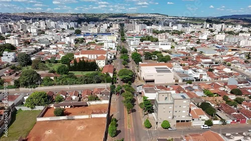 Vista aérea da Avenida Paranaíba no Bairro Brasil em Patos de Minas, Minas Gerais