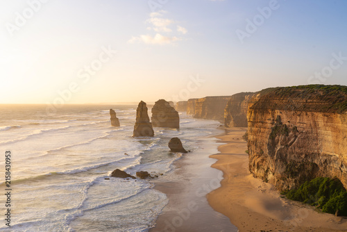 Fotografie Stunning sunset view of the Twelve Apostles limestone stacks and rugged cliffs a