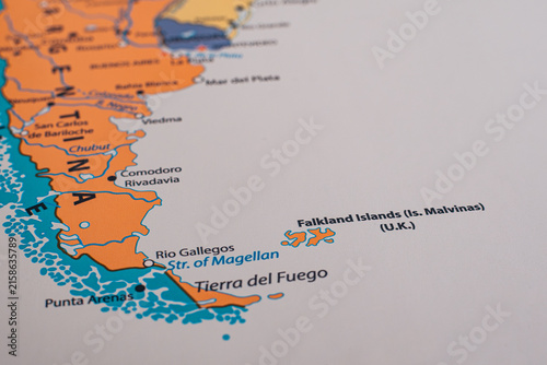 Close-up of a political map showing Argentina and the Falkland Islands (Islas Malvinas), conceptualizing the 1982 Falklands War, sovereignty disputes, and military history.