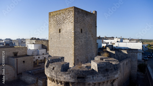 CASTELLO DI AVETRANA DALL ALTO, DETTAGLIO DEL TORRIONE NORMANNO E DELLA TORRE CILINDRICA ARAGONESE