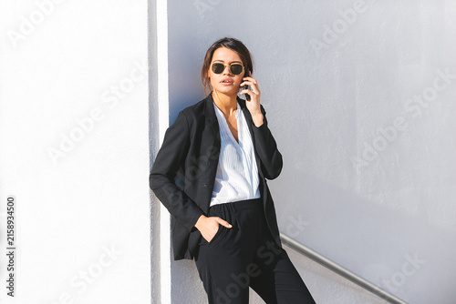 Canvastavla Confident and young corporate businesswoman wearing formal business suit having