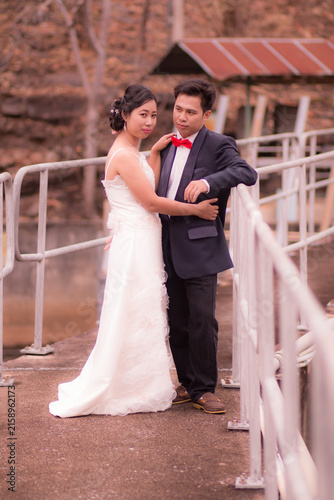 Foto Portrait Wedding on bridge asia people