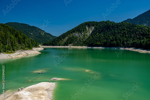 Sylvenstein Speicher bei Niedrigwasser - versunkenes Dorf Fall