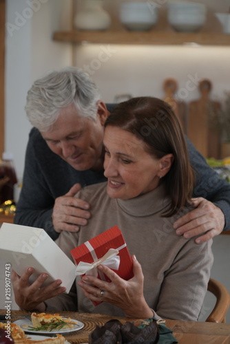 During the Christmas season, Grandpa celebrates by sending gift boxes to Grandma, his wife, and they have a happy Christmas and New Year party.