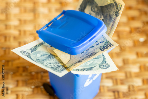 Quadro su tela Weakness of the Japanese yen and currency crisis concept