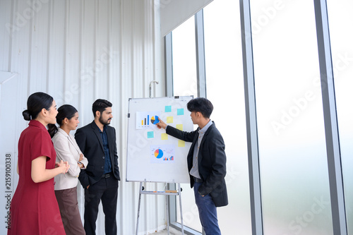 Foto group of Successful business people meeting with presentation graph on flip chart