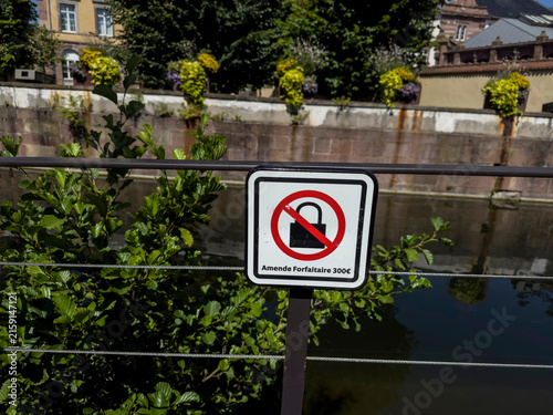 Fotografie Alsace - Colmar, interdiction de poser des cadenas