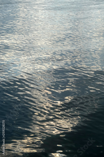 wavelets on the water - kleine Wellen auf dem Wasser
