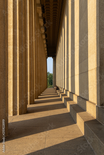 Canvas Print colonnade in the Nashville Park Centennial Park