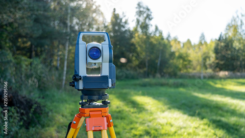 Canvastavla Blue theodolite sits on a yellow and orange tripod