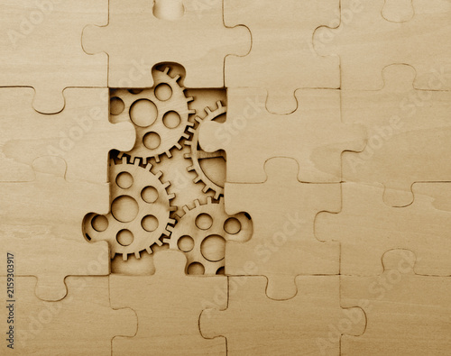 Cuadro en lienzo 4 four interlocking wooden gears placed within a missing section of a large wood