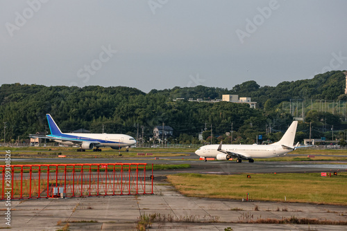 Cuadro en lienzo 福岡空港に広がる穏やかな8月の夕暮れ