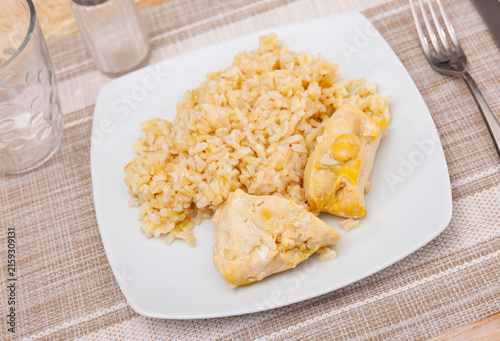 Bild auf Leinwand Healthy and straightforward low-calorie dinner option featuring sliced chicken b