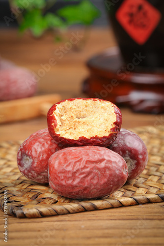 Quadro su tela Ruoqiang Dry Jujubes from Xinjiang China on Bamboo Mat Traditional Chinese Dried
